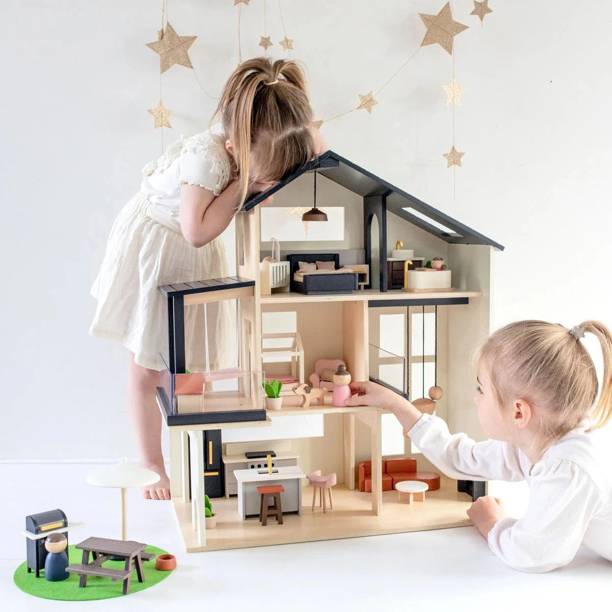 ® Sweetwood Edge Dollhouse
