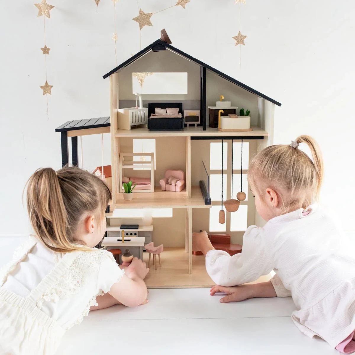 ® Sweetwood Edge Dollhouse